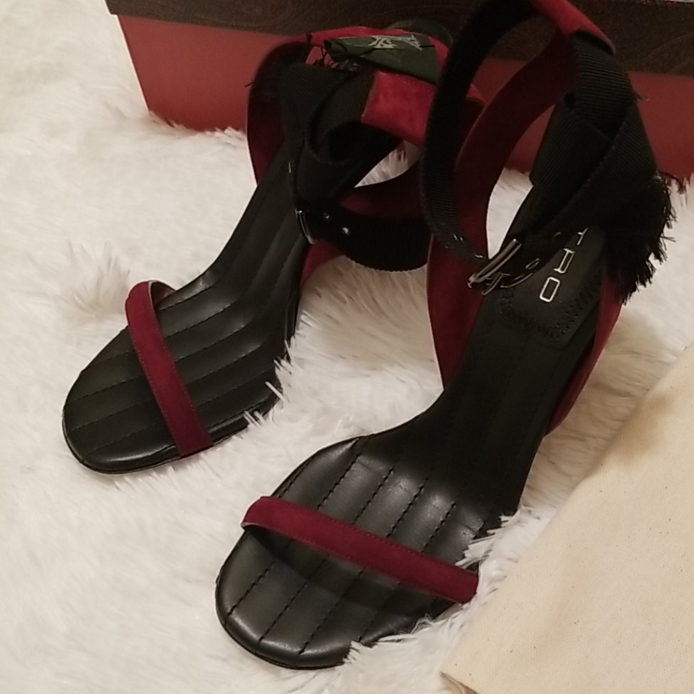 ETRO Designer Genuine Italian Multicolor Buckle Red Heels Retails $950 - Picture 6 of 9